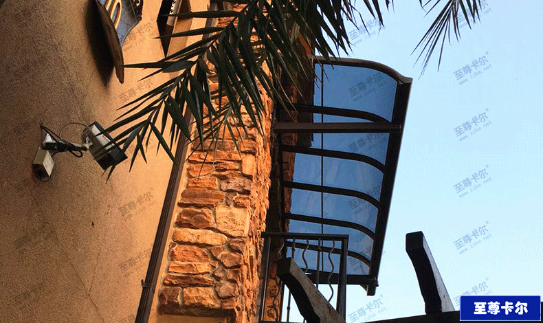 家庭安裝雨棚,雨棚材質(zhì)選這種絕不會(huì)后悔丨至尊卡爾