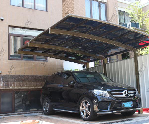 夏天遮陽車棚選什么材質好？這篇文章告訴你答案