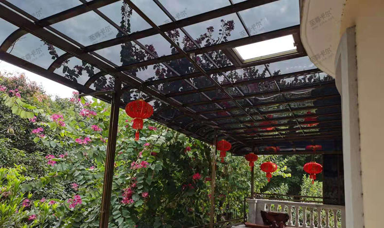 家中安裝這種雨棚遮陽棚，不僅美觀且安全！