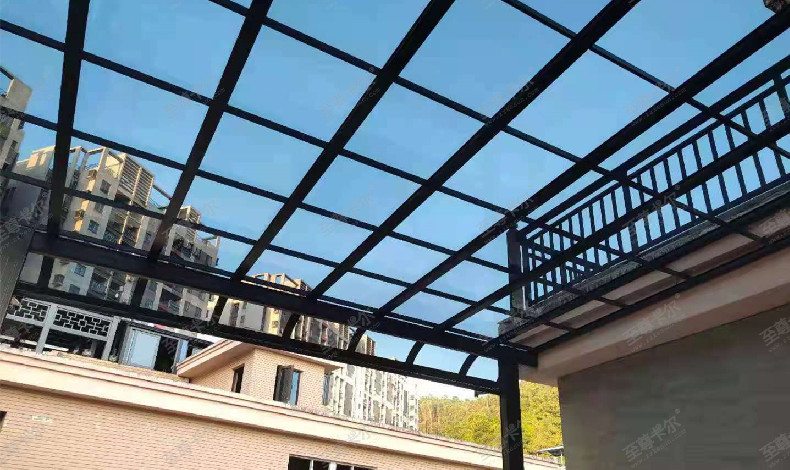 頂樓露臺想要大氣，耐力板雨棚給足你面子！