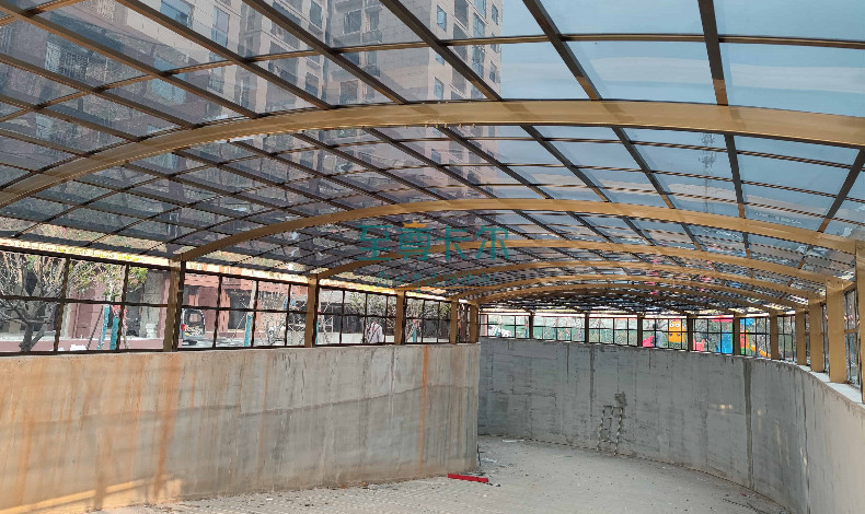 要做地下車庫出入口雨棚，來參考下湖北大冶一小區完工的案例吧