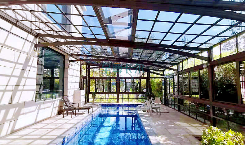 看到鄰居院子里的泳池雨棚，簡約大氣高級！真是太喜歡了