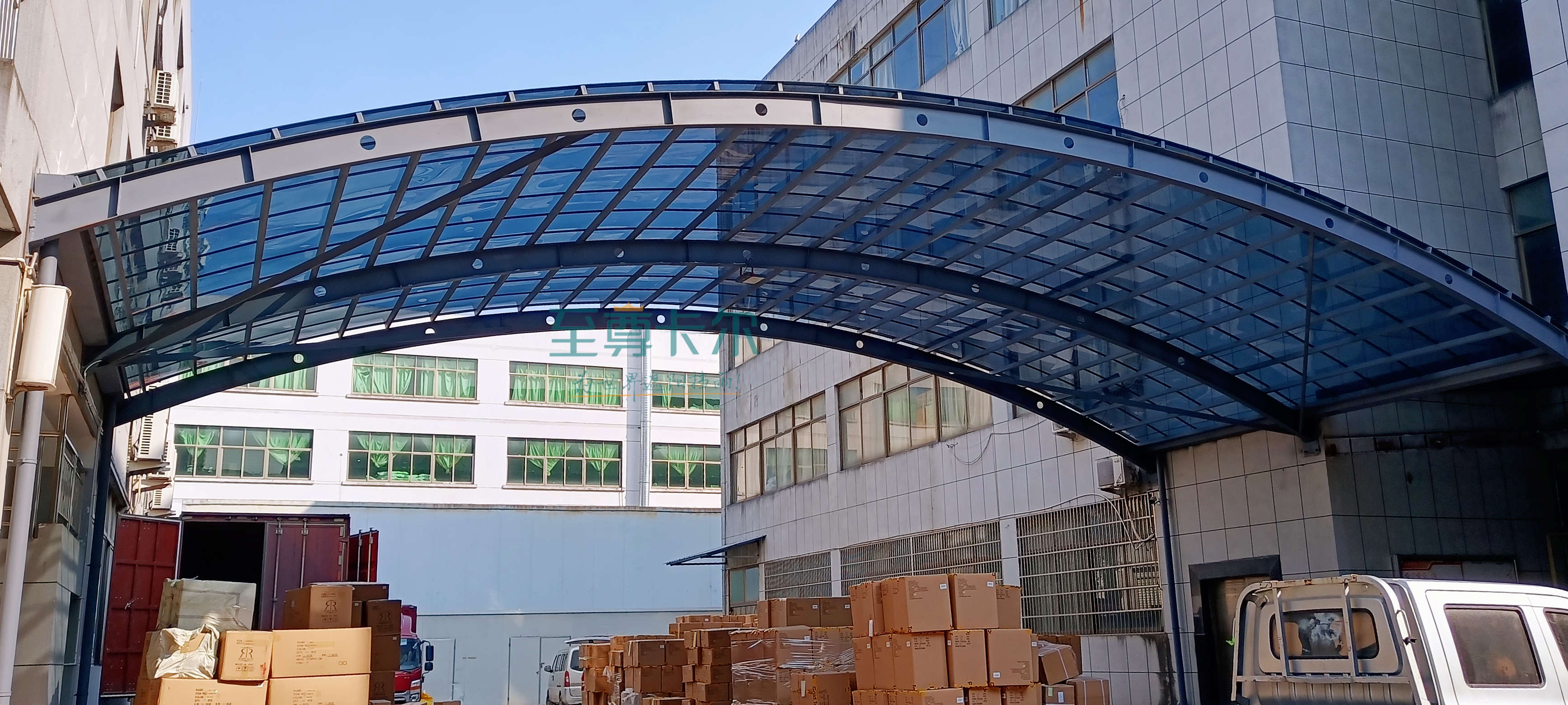 雨天裝卸貨困難，建個(gè)雨棚方便多了，看看【浙江金華】公司的案例