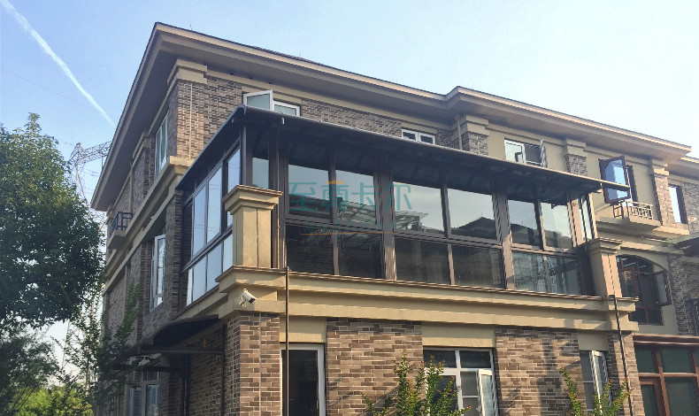 新設計改造，不用水泥不用磚，露臺建出一個充滿陽光的房間